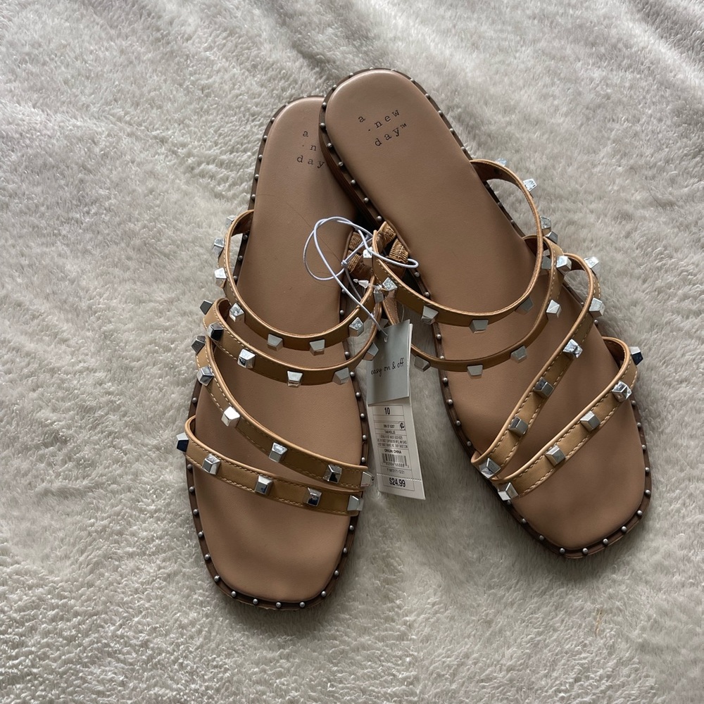 NIB NWT Universal Threads Studded Sandals